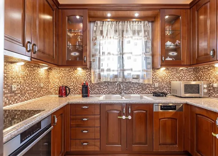 Gavriella House * Melanes